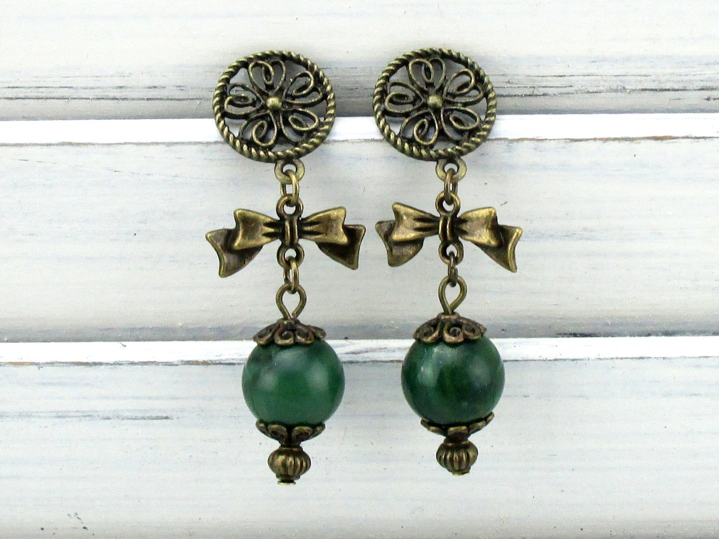 Vintage Ohrhänger "Matilda" mit grüner Perle