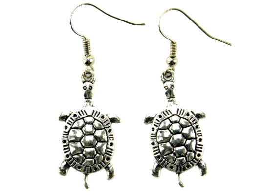 Silberfarbene Ohrringe mit Schildkröte