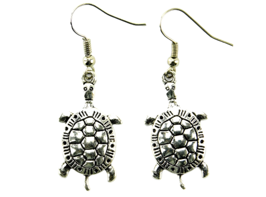 Silberfarbene Ohrringe mit Schildkröte