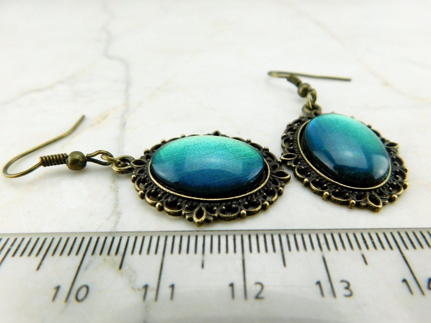 Vintage Ohrringe mit Cabochonanhänger in Mermaid Green