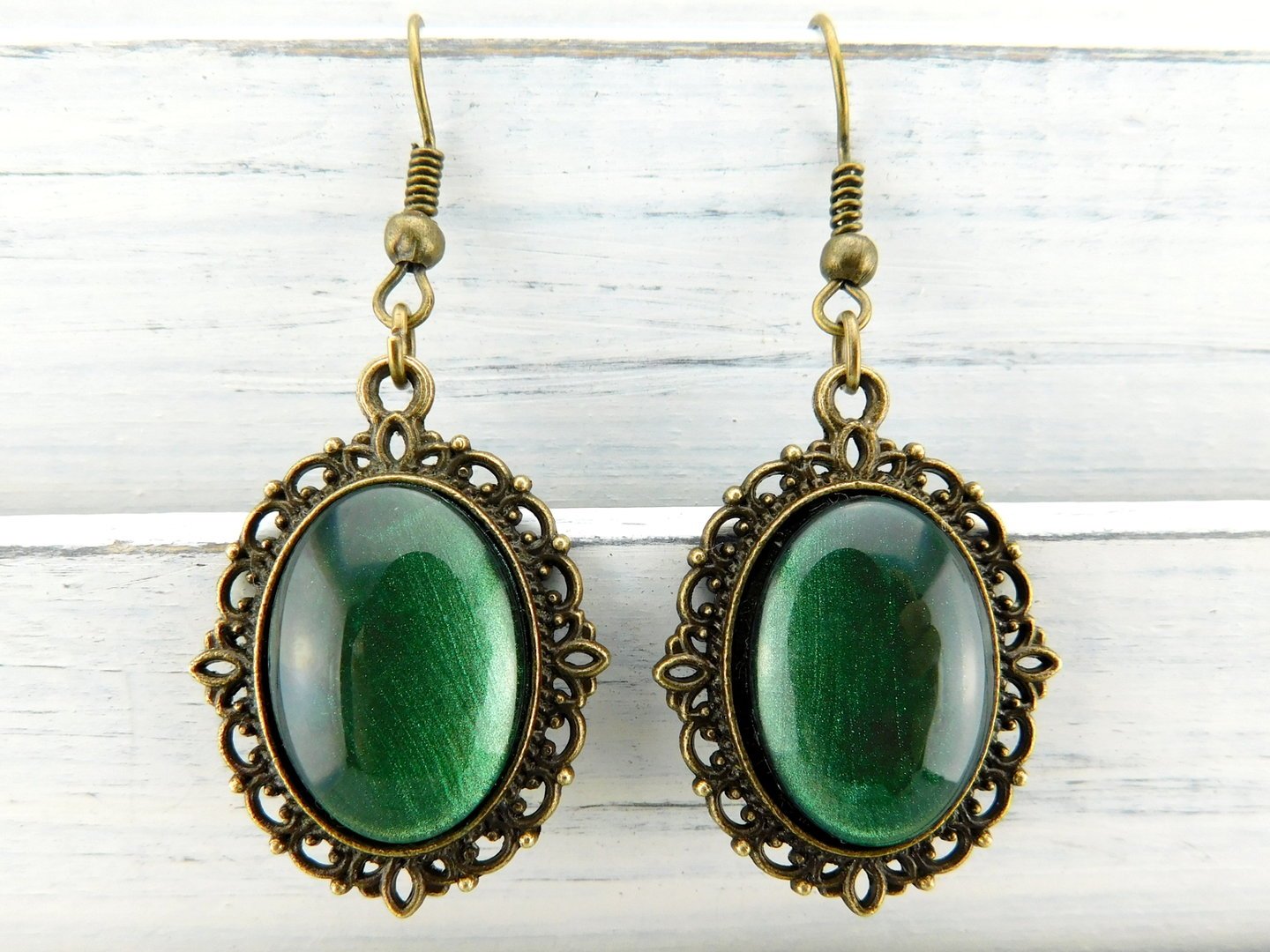 Vintage Ohrringe mit Cabochonanhänger in Mermaid Green