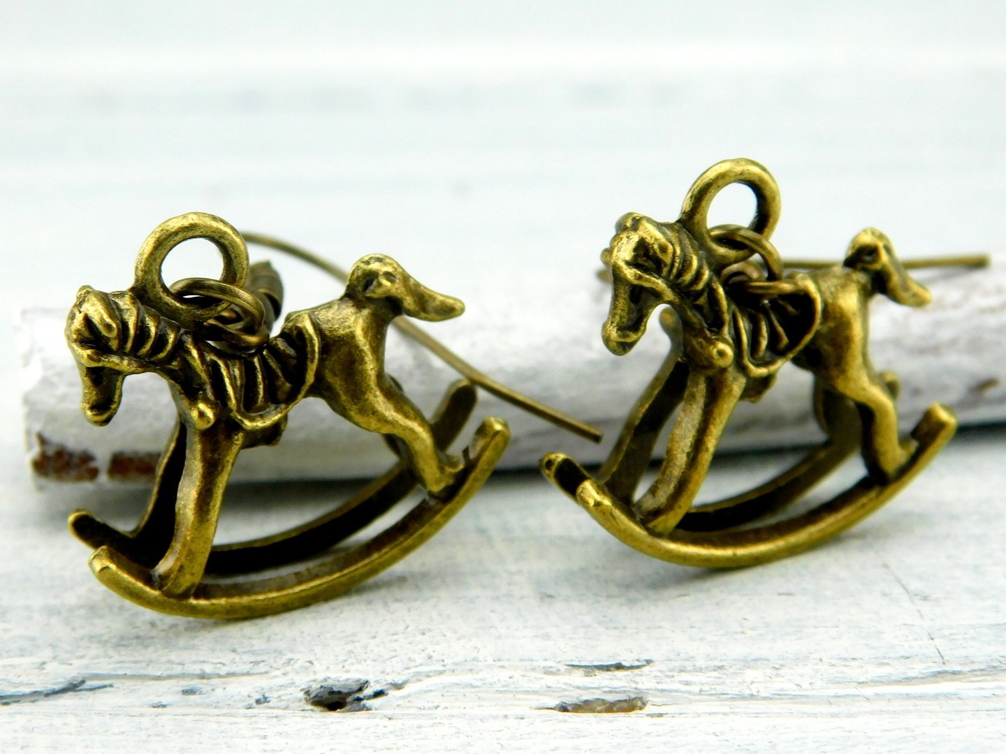Ohrhänger "Schaukelpferdchen" aus bronzefarbenem Metall