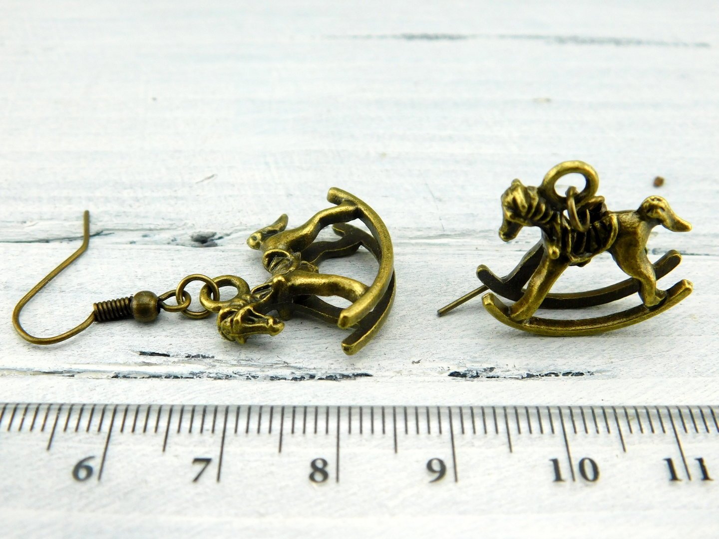 Ohrhänger "Schaukelpferdchen" aus bronzefarbenem Metall