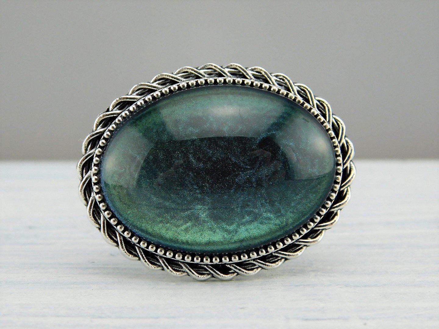Ovaler Ring mit silberfarbenem Rahmen - Vintage Schmuckstübchen