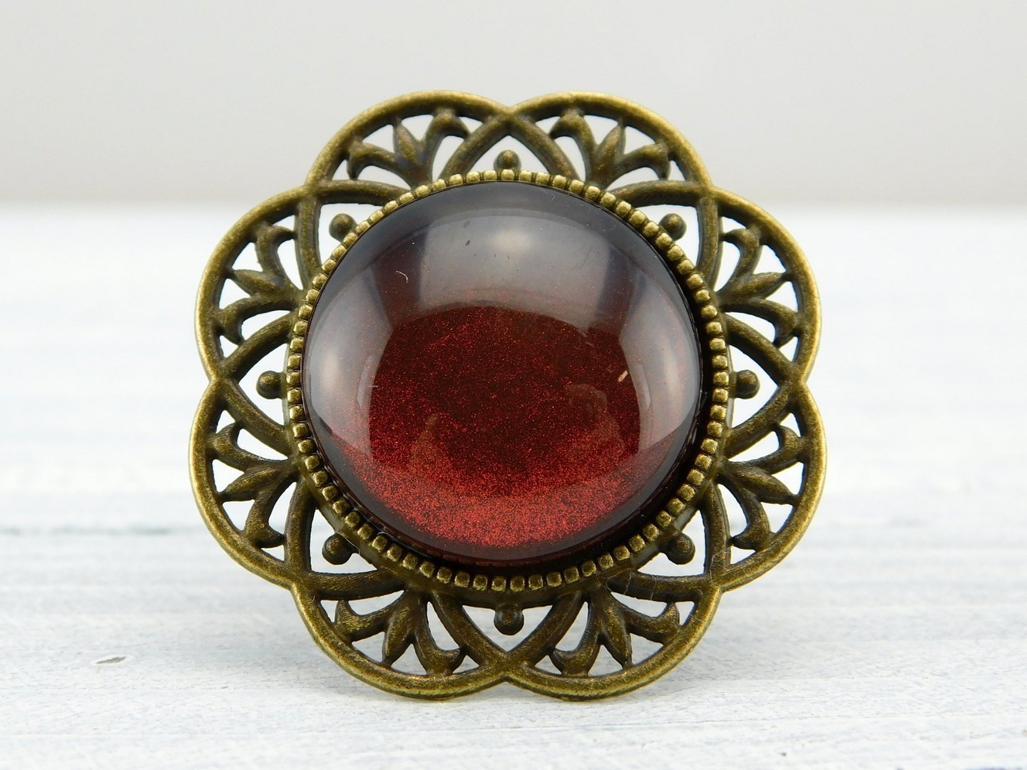 Runder Ring mit bronzefarbener Metallbordüre - Vintage Schmuckstübchen